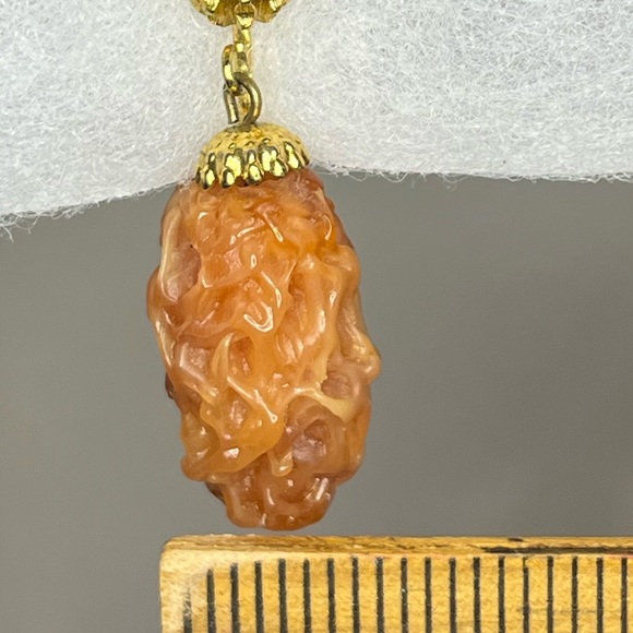 Morel Insipred Vintage Plastic Clip-On Earrings - Picture 7 of 9